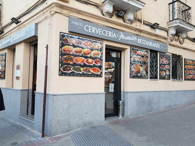 Fotografia tomada fuera de Bar Pirámides - bares en Madrid, Madrid