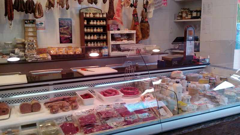 Fotografia tomada fuera de Embotits Turet - Botiga de barri en Martinet, Lérida