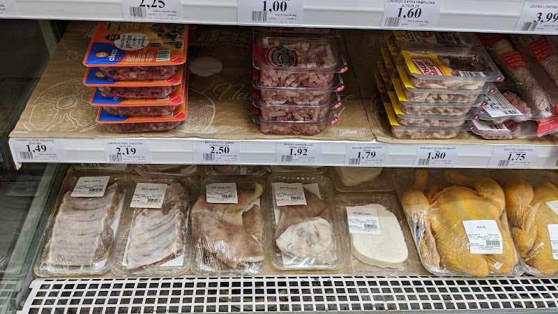 Fotografia tomada fuera de minymas tiendas - Supermercado en Viveiro, Lugo