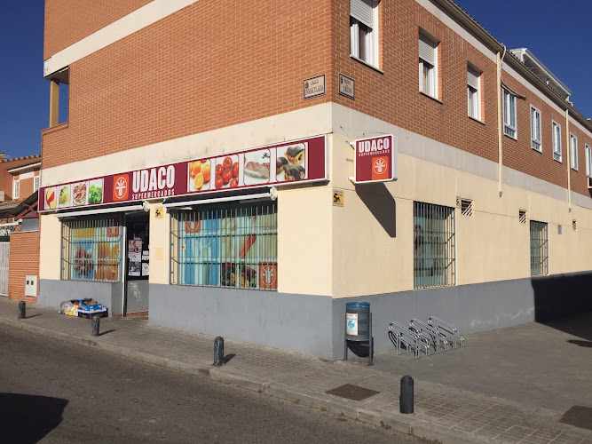 Fotografia tomada fuera de UDACO - Supermercado en Casarrubuelos, Madrid