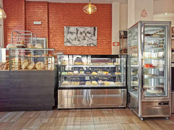 Fotografia tomada fuera de Cafetería La Duquesita - cafeterías en Mérida, Badajoz