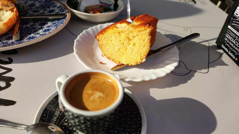 Fotografia tomada fuera de Cafetería París S.C. - Cafetería en Oza dos Ríos, A Coruña