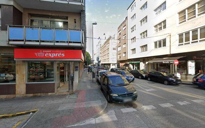 Fotografia tomada fuera de Supermercados Froiz - Supermercado en Ferrol, A Coruña