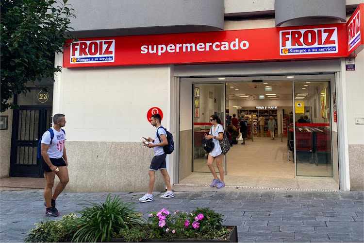 Fotografia tomada fuera de Supermercados Froiz - Supermercado en Santiago de Compostela, A Coruña
