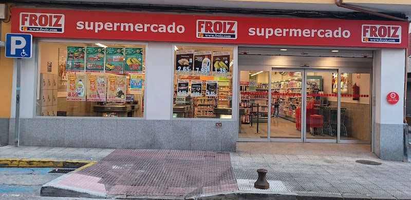 Fotografia tomada fuera de Supermercados Froiz - Supermercado en Narón, A Coruña