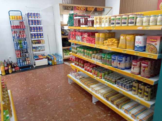 Fotografia tomada fuera de La Tienda de Titi - Tienda de alimentación en Solares, Cantabria