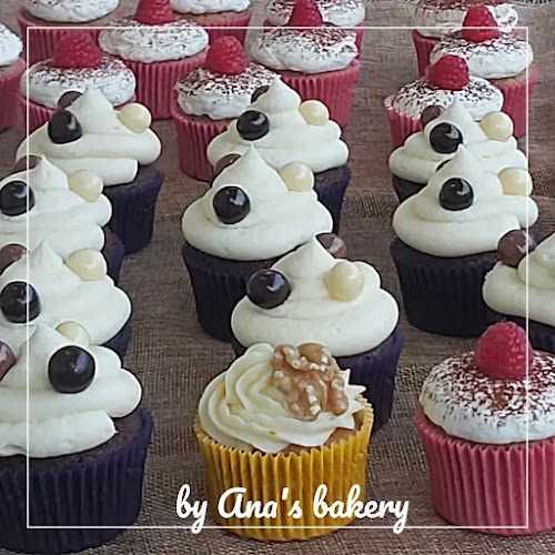 Fotografia tomada fuera de By Ana's Bakery - Pastelería en Arenal, Cantabria