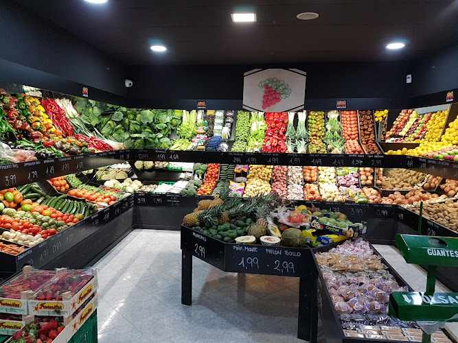 Fotografia tomada fuera de La Villa - Frutería en Santoña, Cantabria