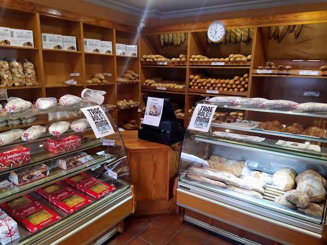 Fotografia tomada fuera de Panadería Bedia - Panadería en Solares, Cantabria