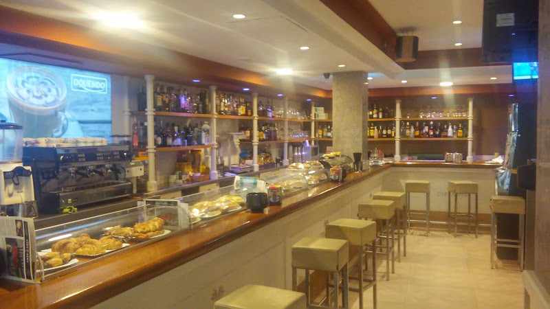 Fotografia tomada fuera de Restaurante Cafetería Cervantes - cafeterías en San Martín del Rey Aurelio, Asturias