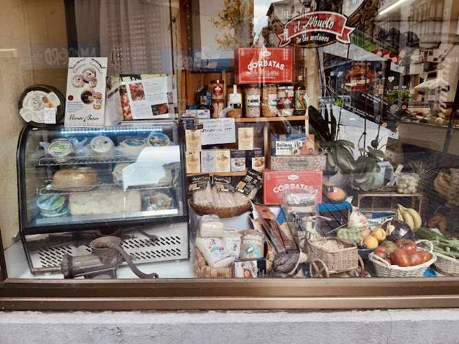 Fotografia tomada fuera de La Marina Productos Asturianos - Tienda de alimentación en Gijón, Asturias