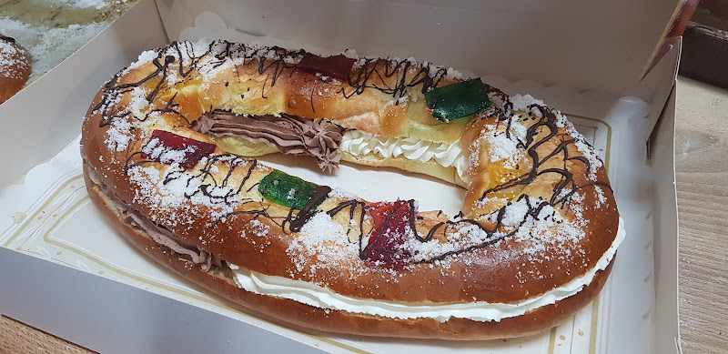 Fotografia tomada fuera de Panadería Cisneros 17 - Panadería en Santander, Cantabria