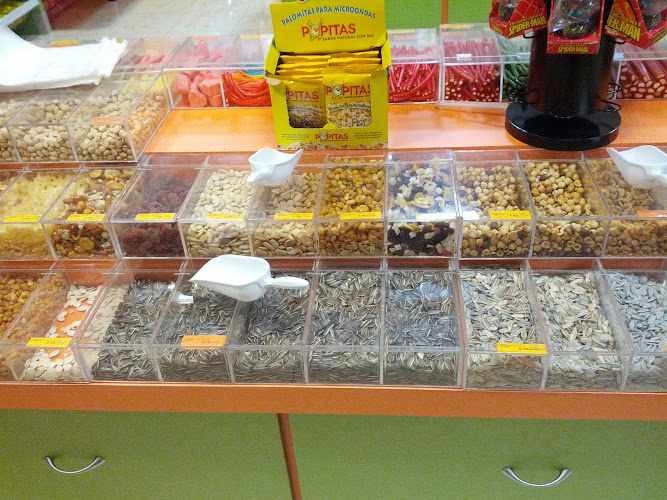Fotografia tomada fuera de Hipergol - Tienda de golosinas en Mieres, Asturias