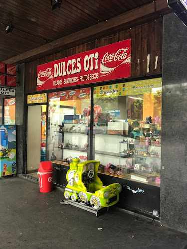 Fotografia tomada fuera de Dulces Oti - Tienda de golosinas en Getxo, Vizcaya