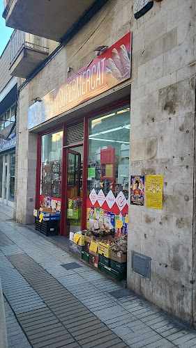 Fotografia tomada fuera de Balaguer supermarket - Botiga en Balaguer, Lérida