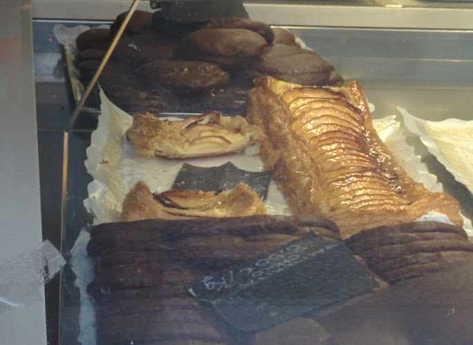 Fotografia tomada fuera de Panadería la Artesana - Panadería en Santander, Cantabria