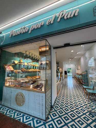 Fotografia tomada fuera de Panadería Pasión por el Pan | Acai - Panadería en Santander, Cantabria