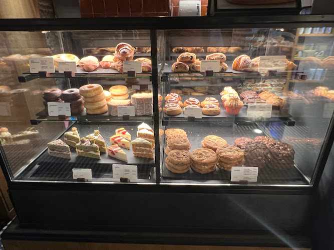 Fotografia tomada fuera de Starbucks - cafeterías en Madrid, Madrid