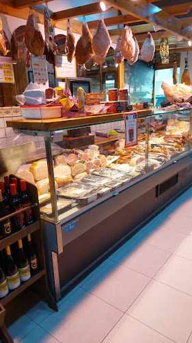 Fotografia tomada fuera de La Casa del Jamón - Tienda de alimentación en Miranda de Ebro, Burgos