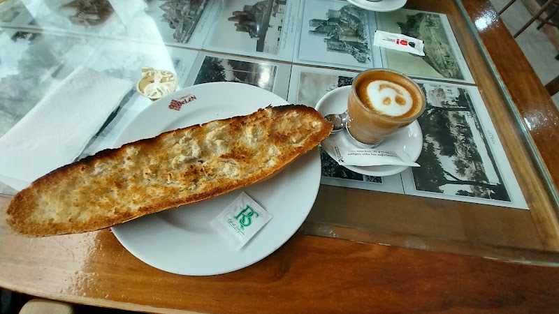Fotografia tomada fuera de Cafeteria DeBelen - cafeterías en Almansa, Albacete