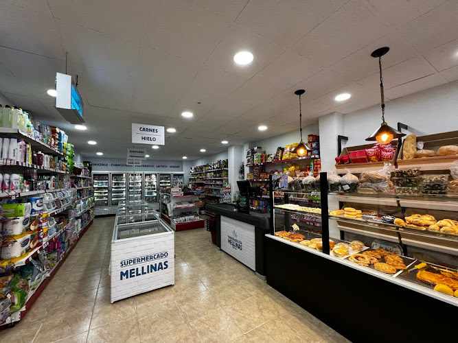 Fotografia tomada fuera de Mellinas - Supermercado en Hellín, Albacete