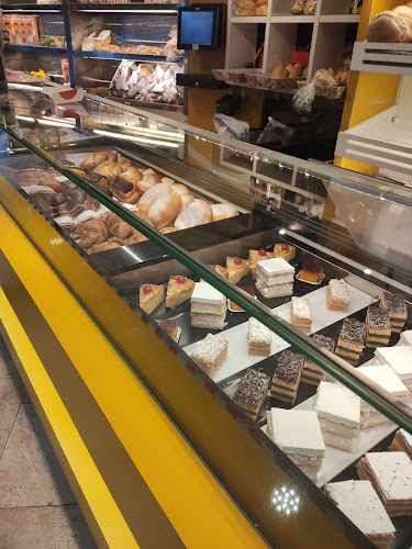 Fotografia tomada fuera de Pastelería Roldán Santa Rosa - Pastelería en Córdoba, Córdoba