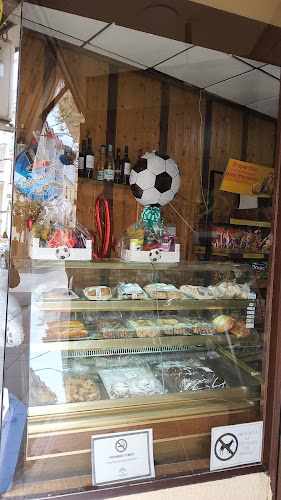 Fotografia tomada fuera de Flores hidalgo panaderia despacho el peso - Tienda de alimentación en Lucena, Córdoba