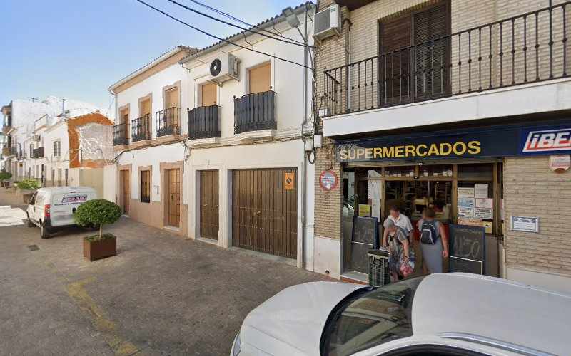 Fotografia tomada fuera de Supermercado Iberplus Montalban - Supermercado en Montalbán de Córdoba, Córdoba