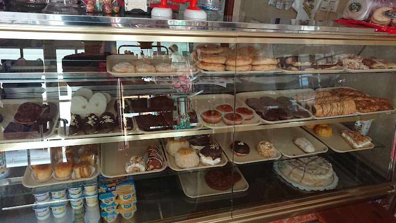 Fotografia tomada fuera de Confiteria Santa Ana - Pastelería en Cañada Rosal, Sevilla
