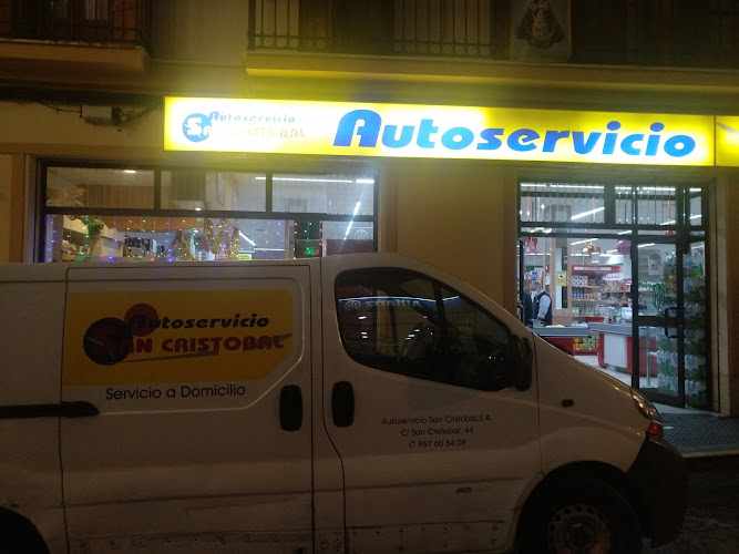 Fotografia tomada fuera de Autoservicio San Cristóbal - Supermercado en Puente Genil, Córdoba