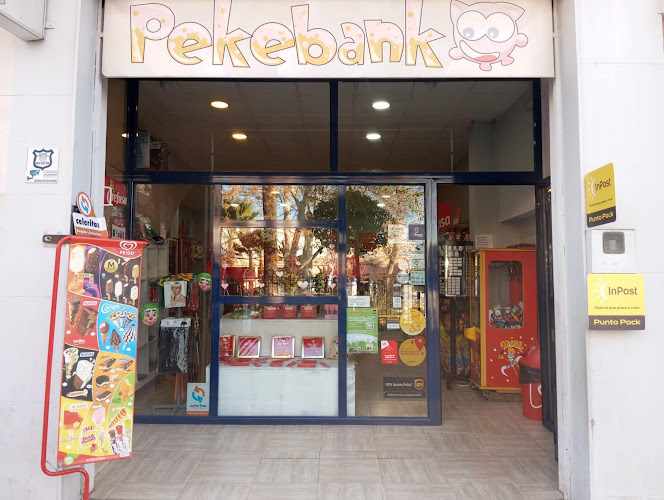 Fotografia tomada fuera de Pekebank - Tienda de golosinas en Rute, Córdoba