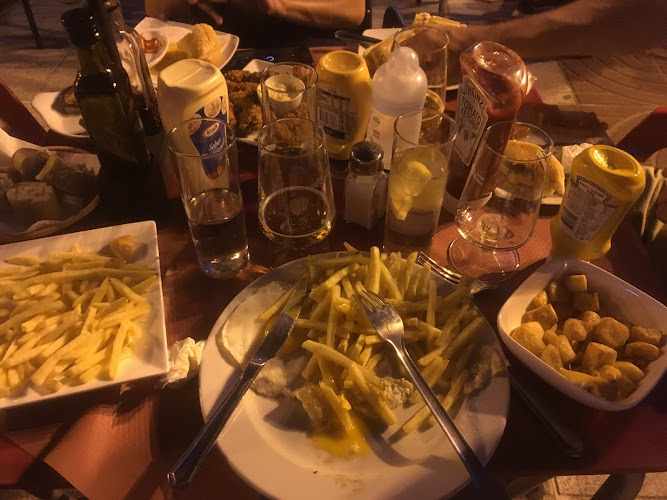 Fotografia tomada fuera de Bar la Plaça - bares en Colera, Girona
