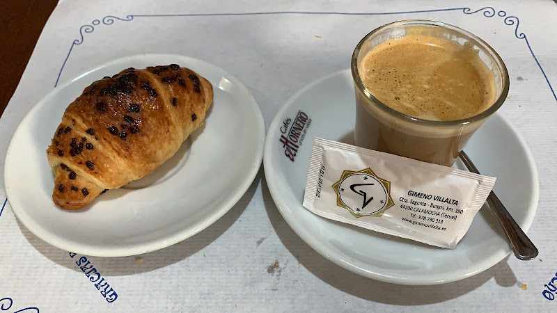 Fotografia tomada fuera de Cafetería-Panadería Hnas. Rubio - Panadería en Ojos Negros, Teruel