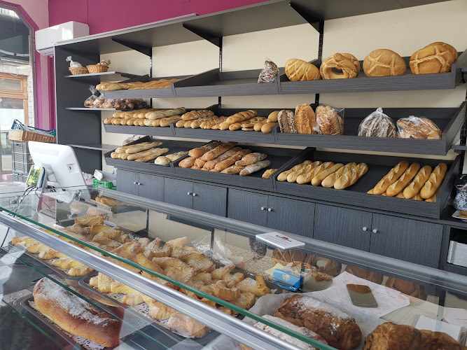 Fotografia tomada fuera de Panadería Mari Angeles. Sotillo de la Adrada - Panadería en Sotillo de la Adrada, Ávila