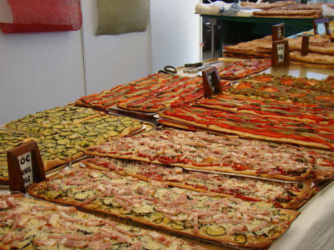 Fotografia tomada fuera de LO + BO DE LLEIDA . COQUES DE RECAPTE I PANADONS - Bakery en Mollerussa, Lérida