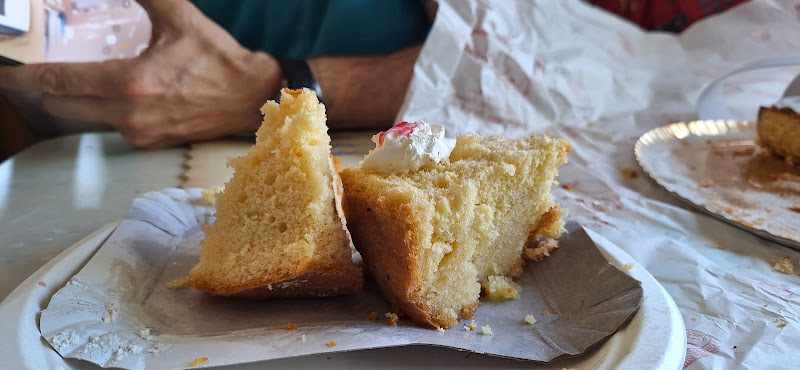 Fotografia tomada fuera de Confitera La Castellana - Pastelería en Zas, A Coruña