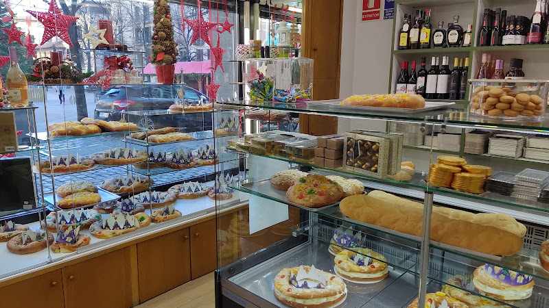 Fotografia tomada fuera de Pastelería Amblás - Pastisseria en Vic, Barcelona
