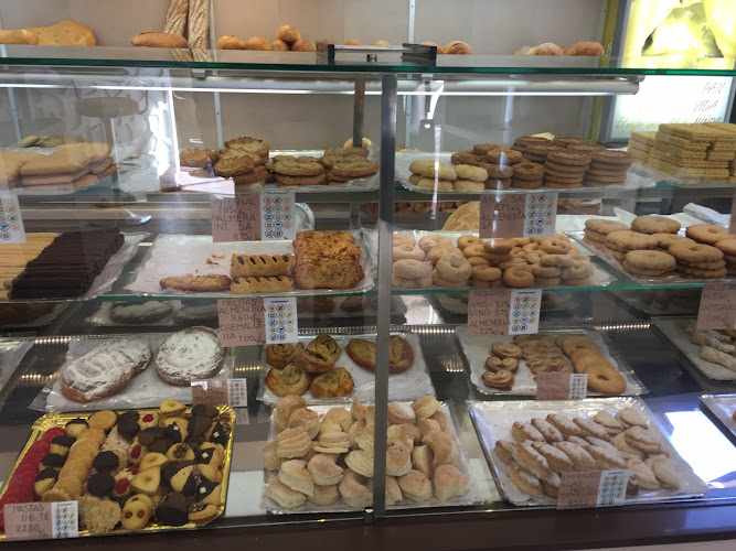 Fotografia tomada fuera de Panadería Angel Carralero - Panadería en Cuenca, Cuenca