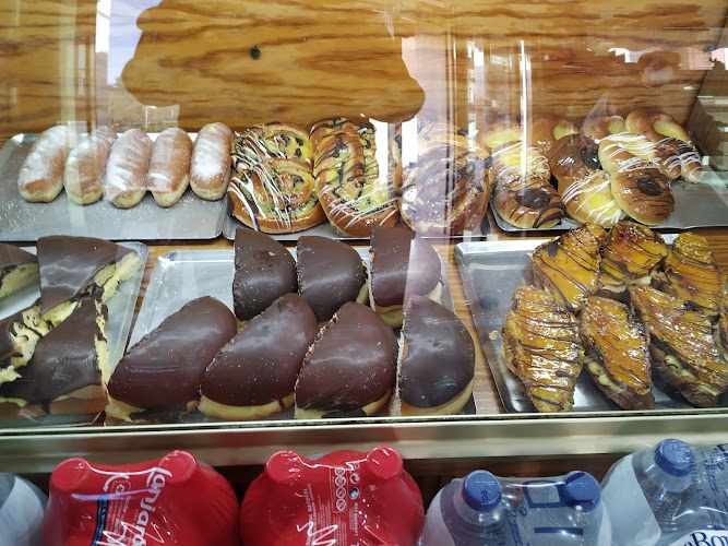 Fotografia tomada fuera de Panadería Rivera - Panadería en Santa María del Águila, Almería
