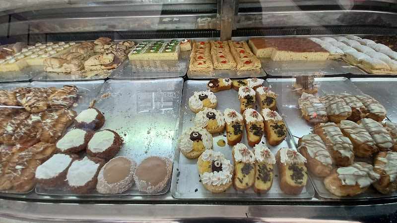 Fotografia tomada fuera de Pastelería Las Delicias S L L - Pastelería en Cuenca, Cuenca