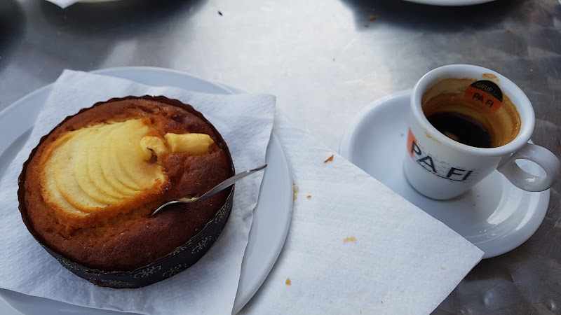 Fotografia tomada fuera de Sant Pau Hornos de Pan S.L. - Forn de pa en Escala (L'), Girona