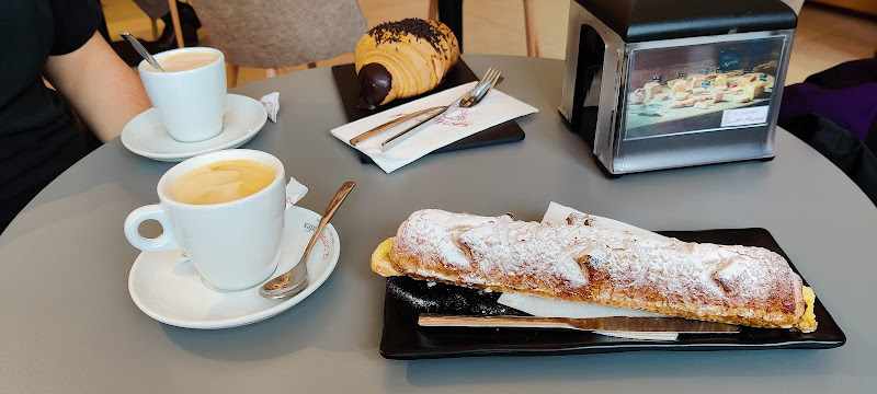 Fotografia tomada fuera de PA I PASTISSERIA MARQUÈS SL - Pastelería en Lleida, Lérida