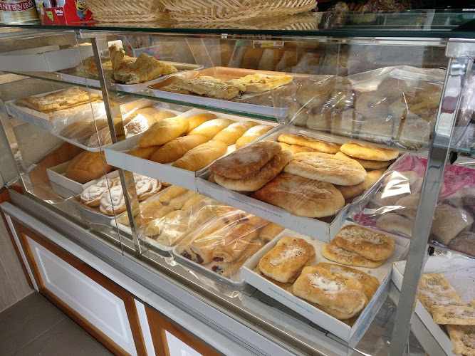 Fotografia tomada fuera de Panadería Avivar Rodríguez - Panadería en Dolar, Granada