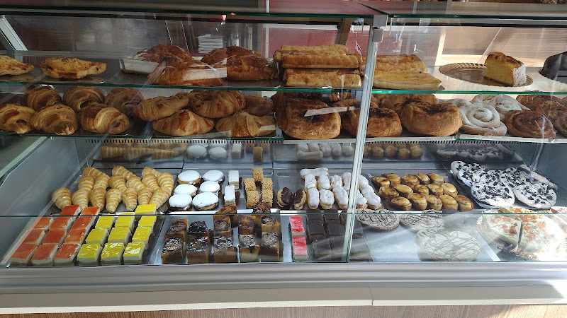 Fotografia tomada fuera de Cafetería Pastelería Morillas - cafeterías en La Calahorra, Granada