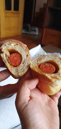 Fotografia tomada fuera de Panadería Pastelería Hucar S L - Panadería en Tapia de Casariego, Asturias