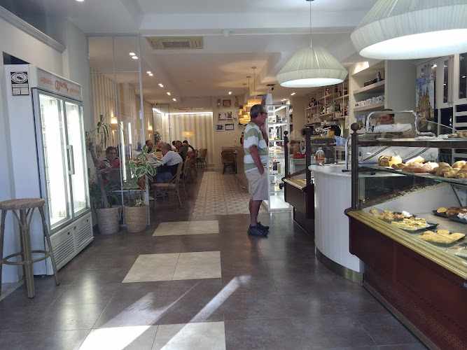 Fotografia tomada fuera de Pastelería Cafetería Anduriña - Cafetería en Foz, Lugo