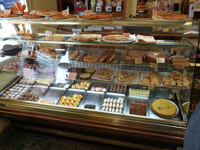 Fotografia tomada fuera de Confitería Amarena - Comercio en Foz, Lugo