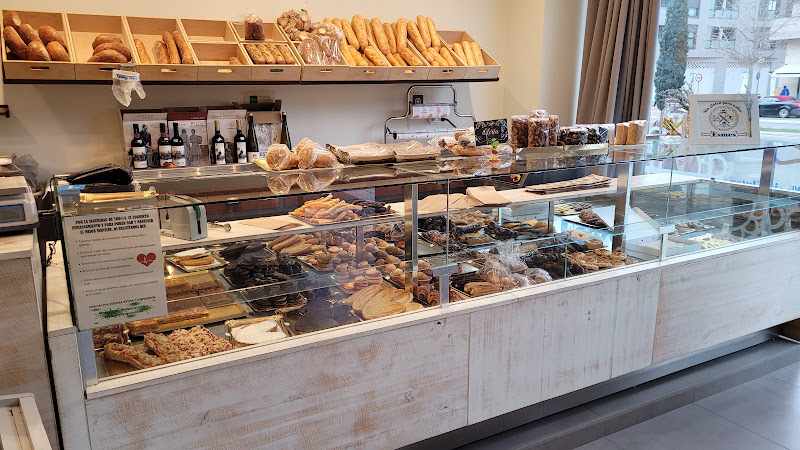 Fotografia tomada fuera de Panadería Esmes - Panadería en Huesca, Huesca