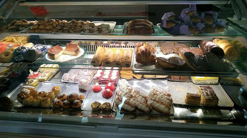 Fotografia tomada fuera de Pastelería-Cafetería-Heladería Balada - cafeterías en Alhama de Granada, Granada