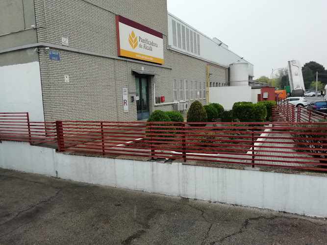 Fotografia tomada fuera de Panificadora de Alcalá - Fábrica Azque - Panadería en Alcalá de Henares, Madrid